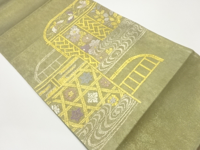 紗 紙布衝立に流水・草花・蝶模様刺繍袋帯